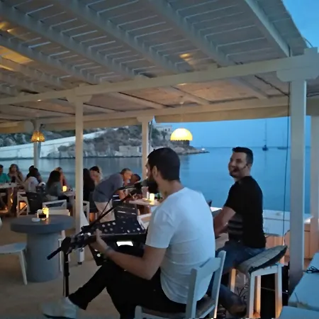 Akti Miaouli *