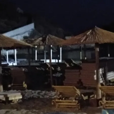 Akti Miaouli Apartament Vári