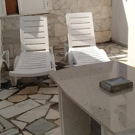 Akti Miaouli * Vári