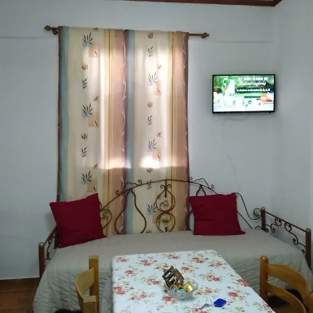Akti Miaouli Vári
